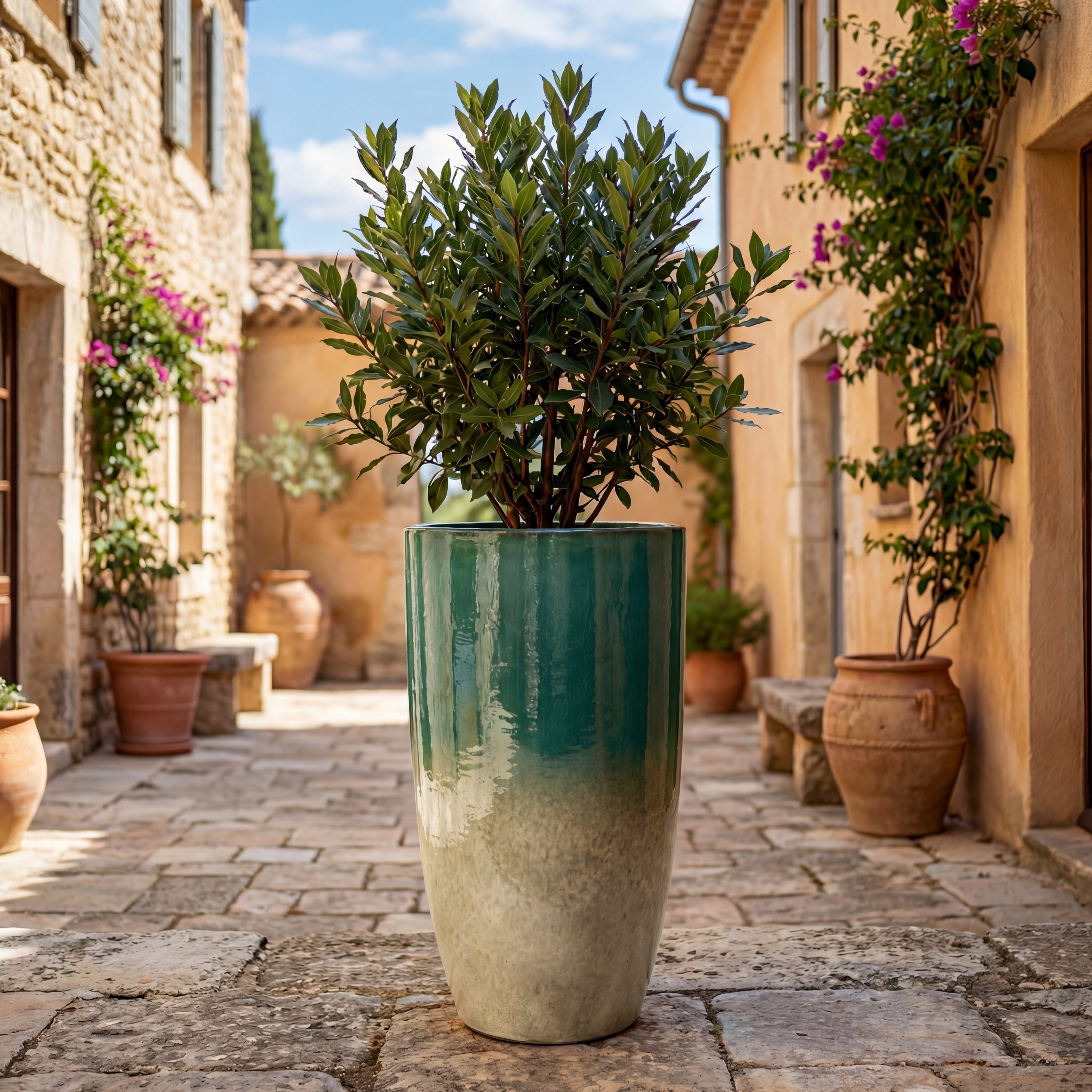 Stylový keramický květináč EIFFEL v interiéru