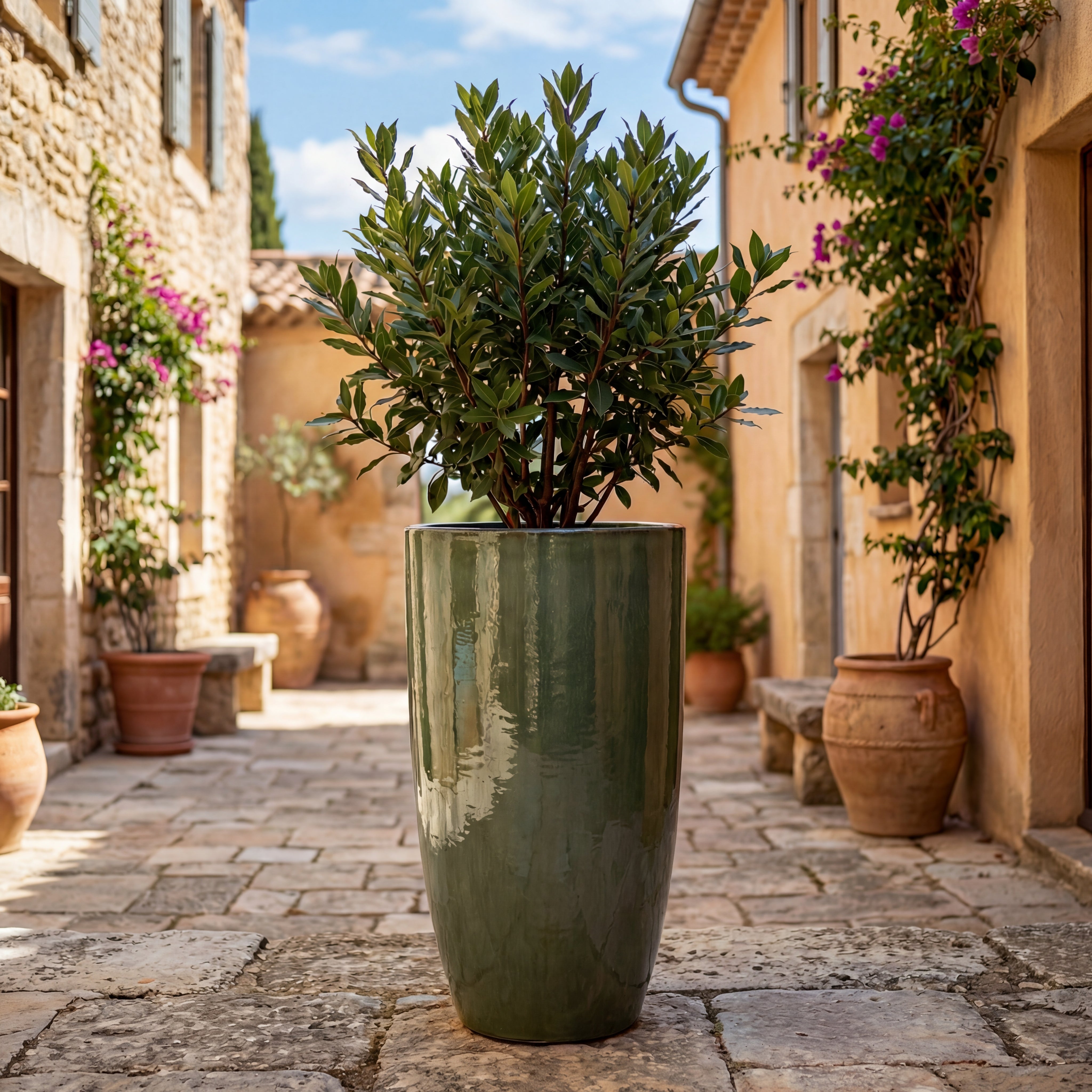 Stylový keramický květináč EIFFEL v interiéru