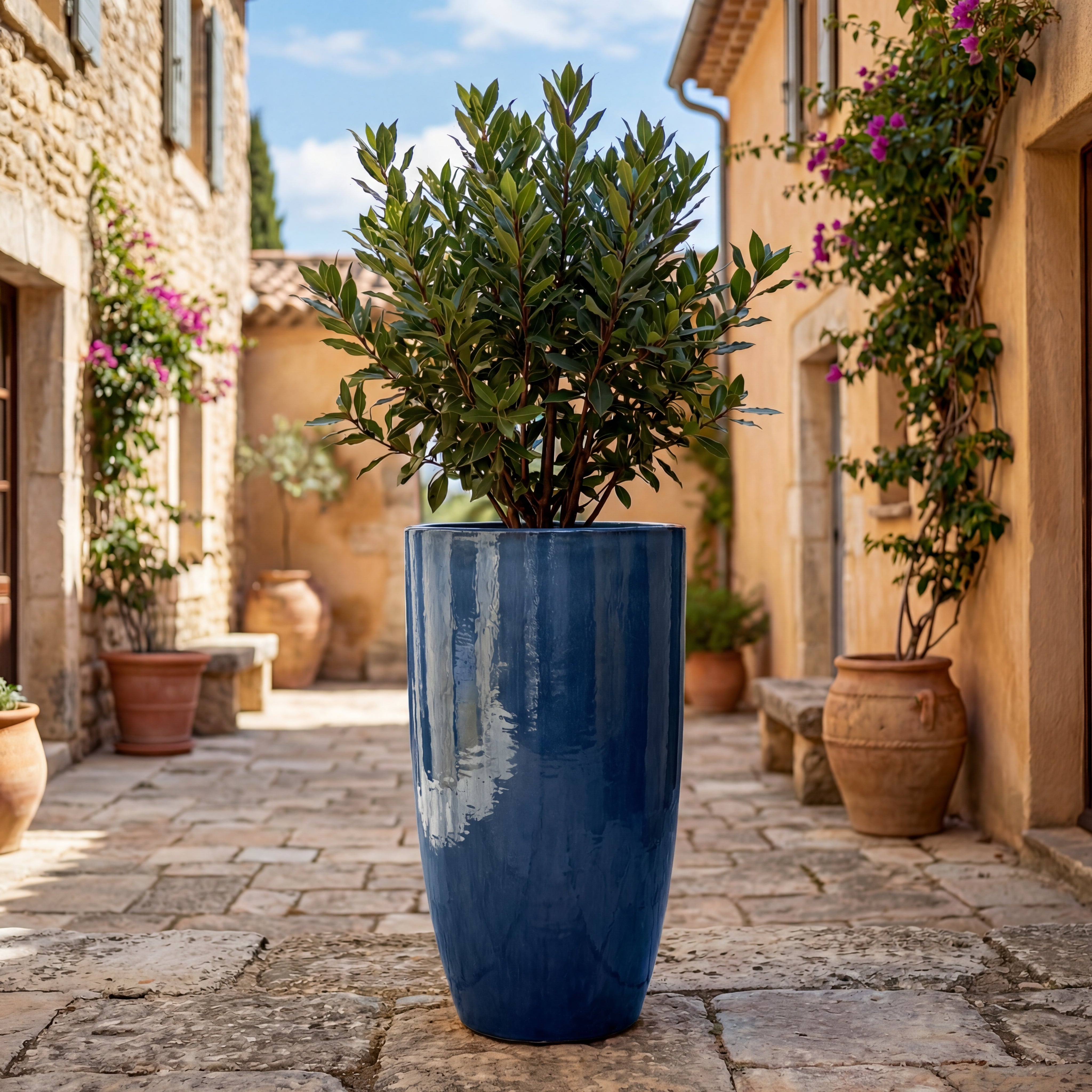 Stylový keramický květináč EIFFEL v interiéru