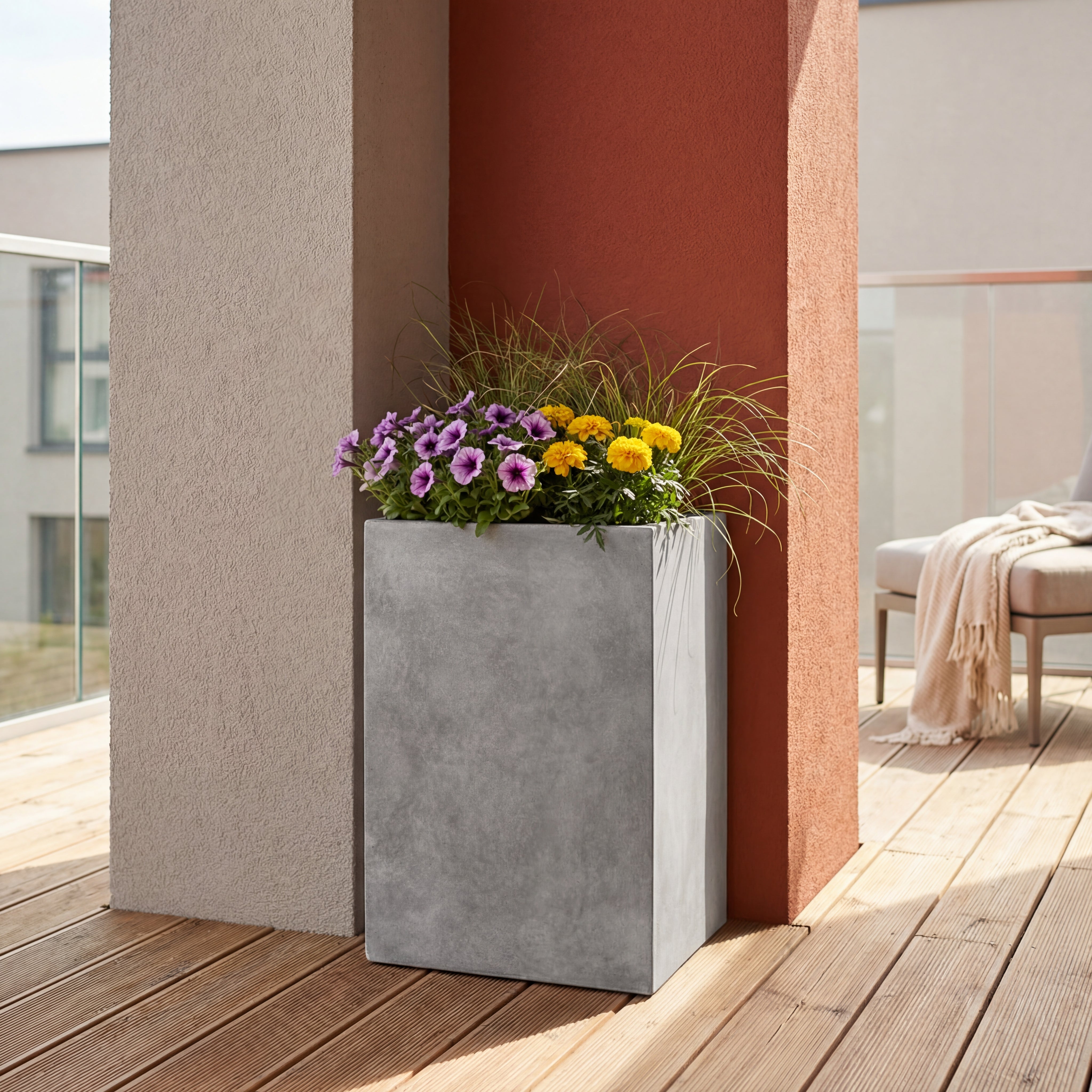 Donica betonowa Kubix (41×41×81 cm) - Jasnoszara