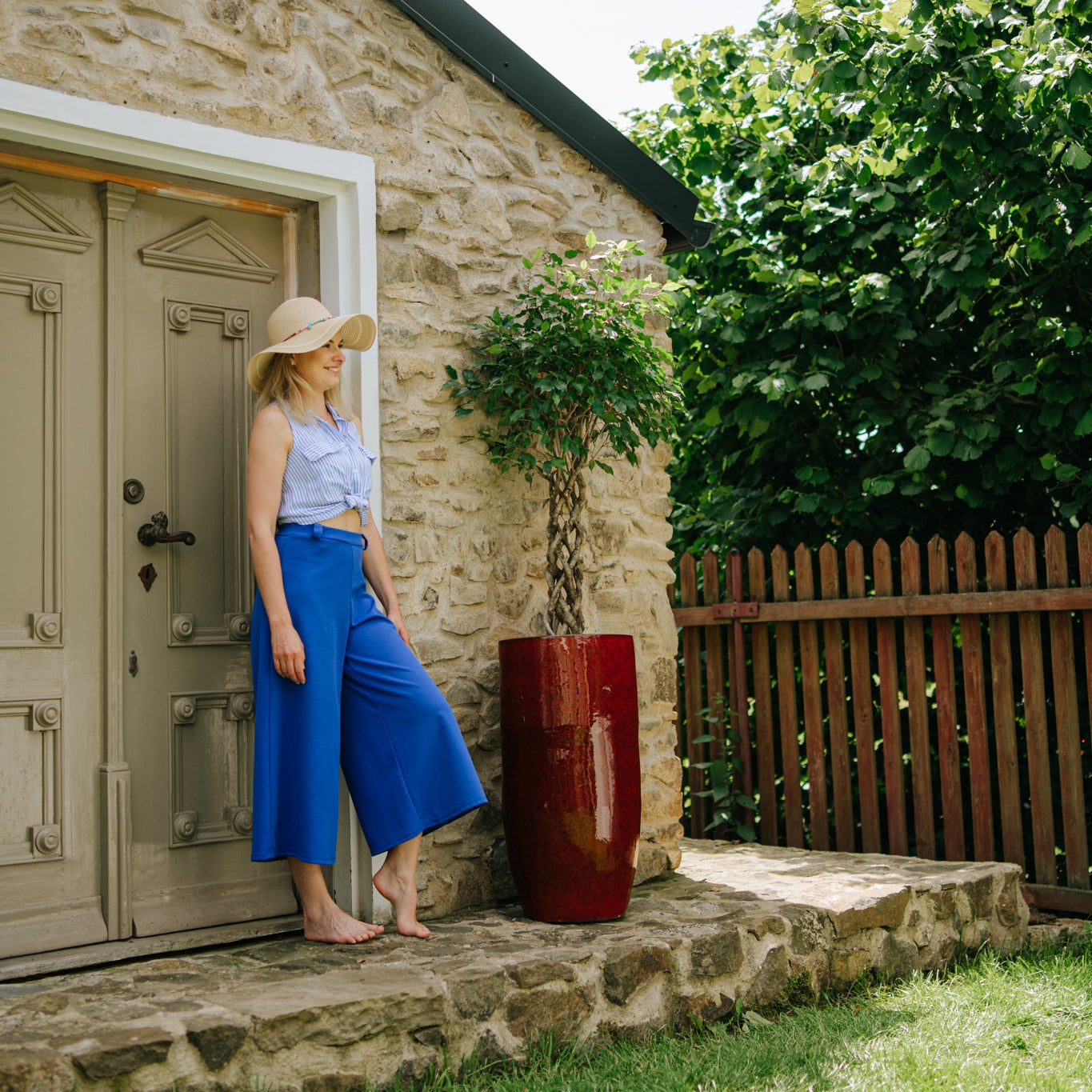 Doniczka ceramiczna Atena - tropikalna czerwień