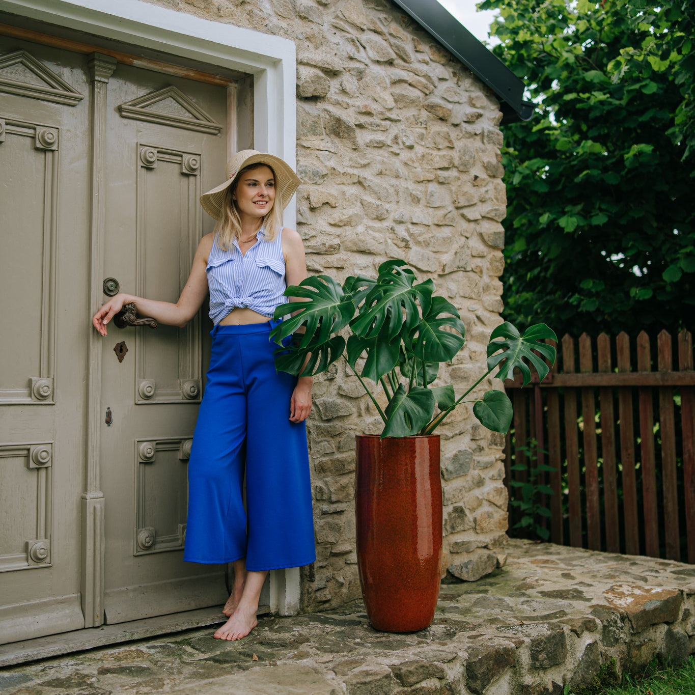 Doniczka ceramiczna Atena - tropikalna czerwień