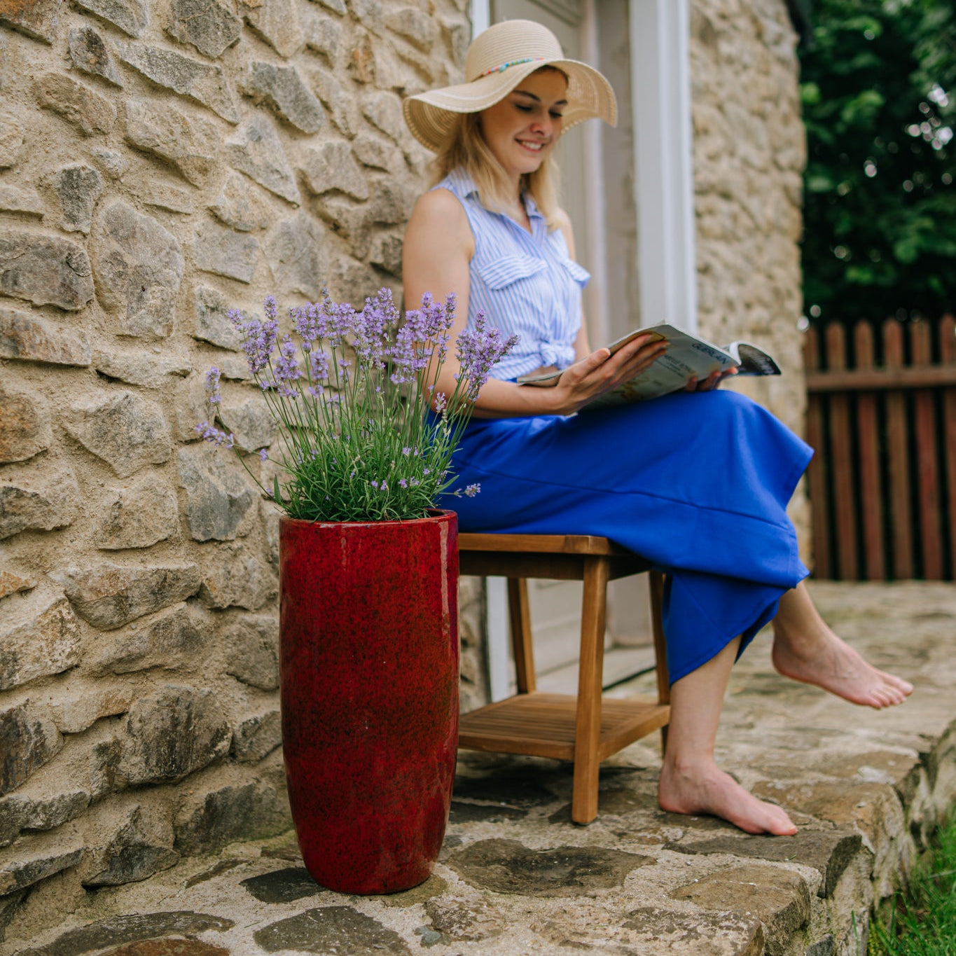Doniczka ceramiczna Atena - tropikalna czerwień