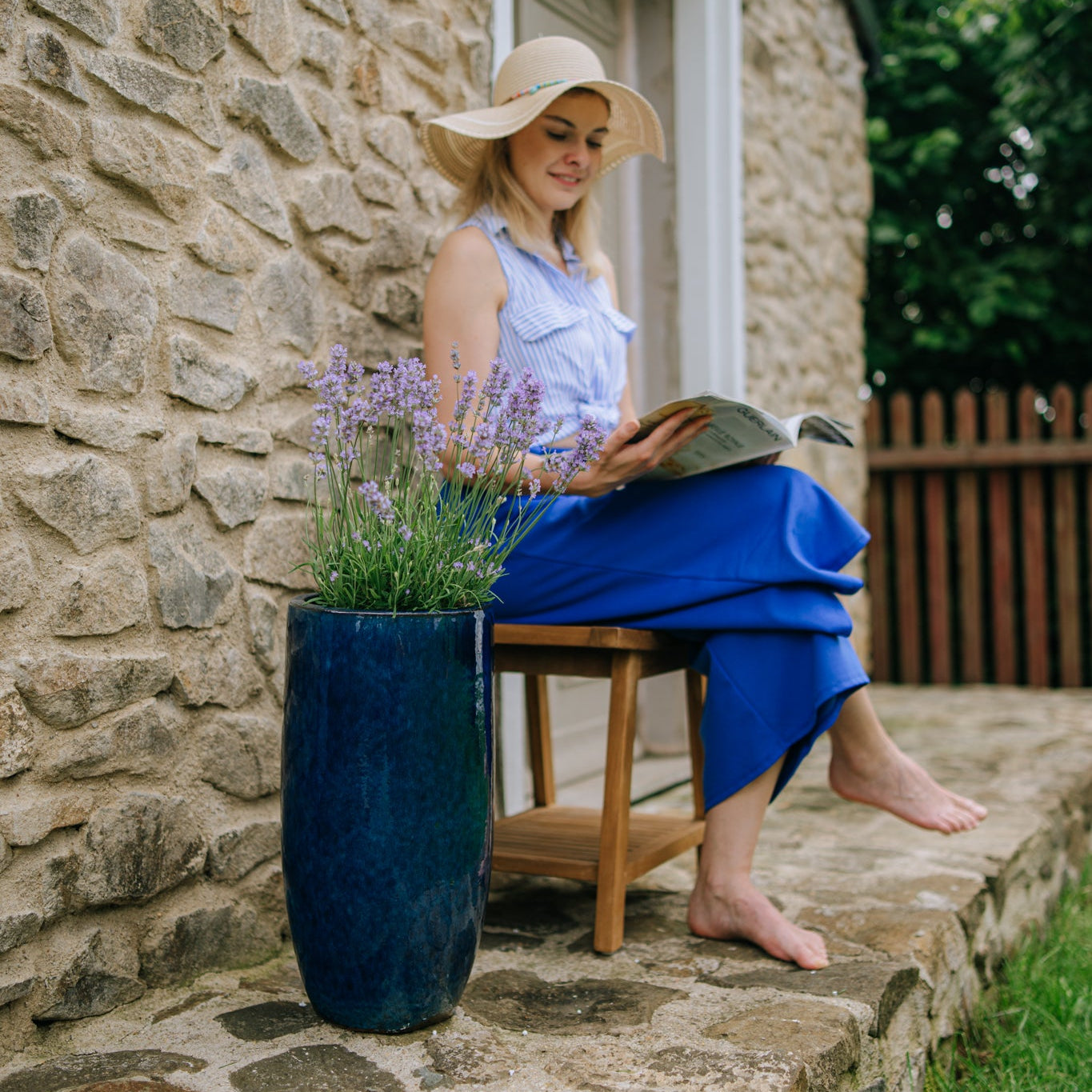ATHENA Morski niebieski doniczka ceramiczna – Provencelia, do ogrodu i na taras