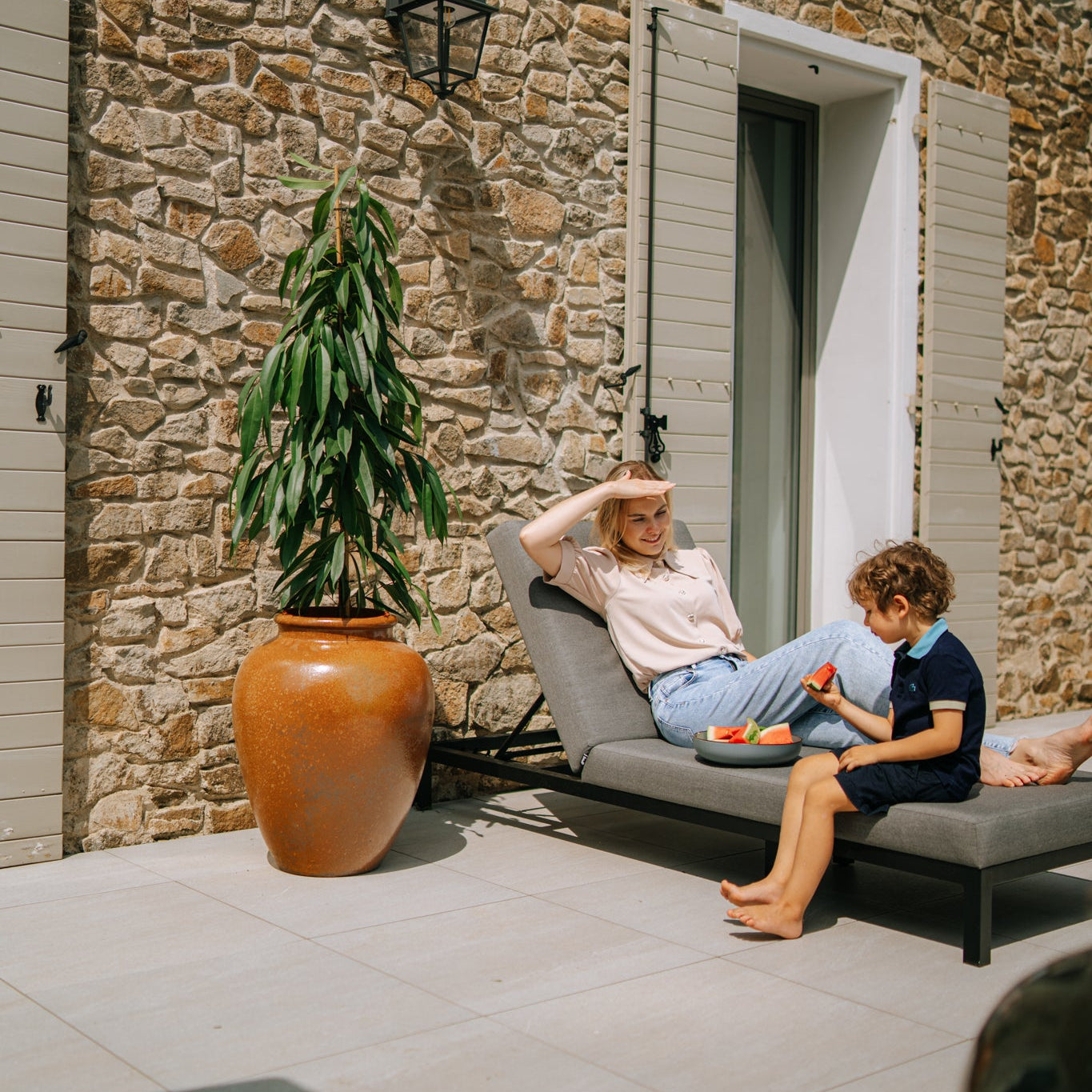 Keramicky květináč Dionysos - Antická rez