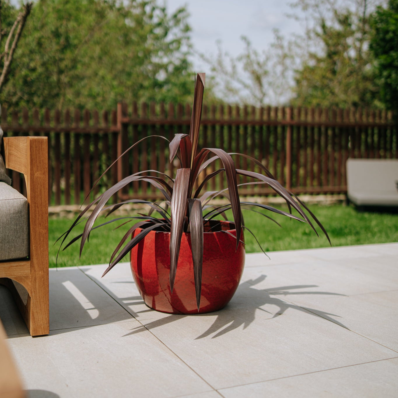 Doniczka ceramiczna Romulus - tropikalna czerwień