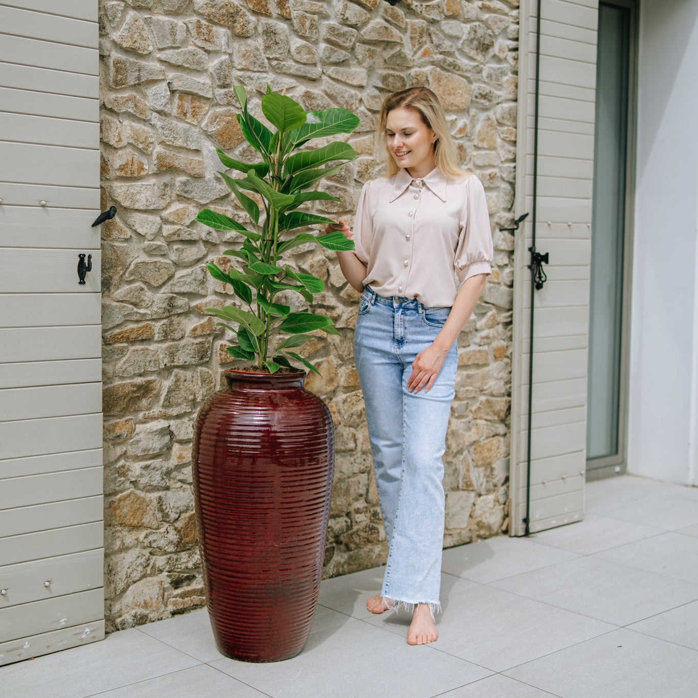 Ceramiczna doniczka Archimede z wzorem mrozu – ceglastoczerwona