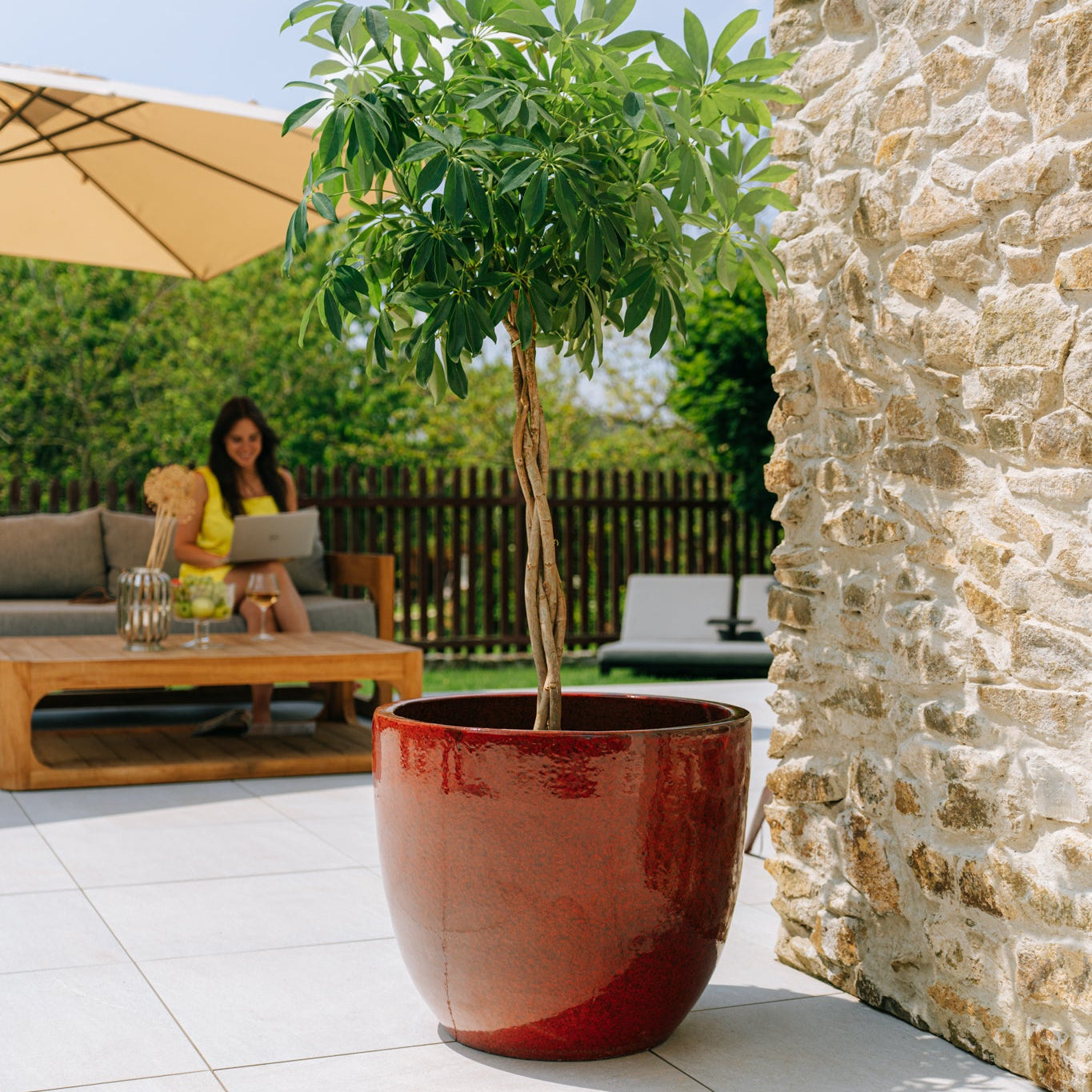 Provencelia LANCELOT Tropikalna czerwień – premium ceramiczna doniczka, ponadczasowy design
