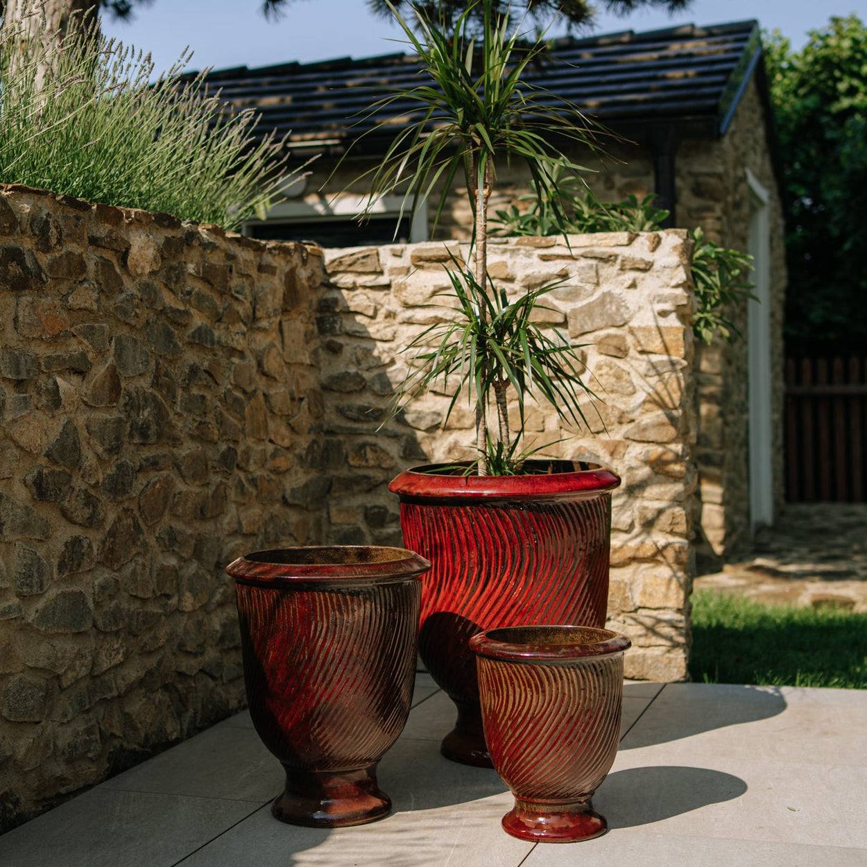 Doniczka ceramiczna MORGANE czerwona — ręcznie wykonywana, mrozoodporna | Provencelia