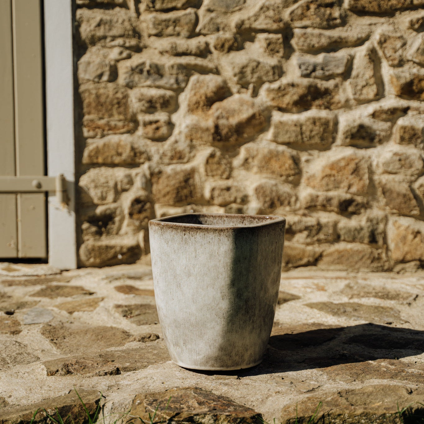 Ceramiczna doniczka VAUBAN - Tygrysi wzór biały - Provencelia.cz