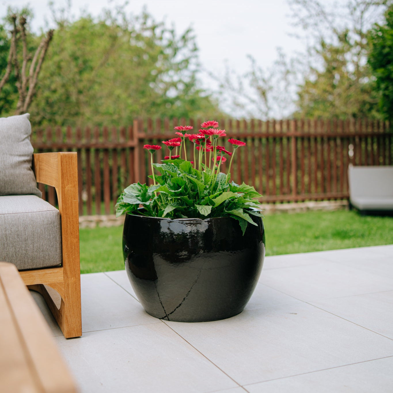 Doniczka ceramiczna Romulus - Czarna