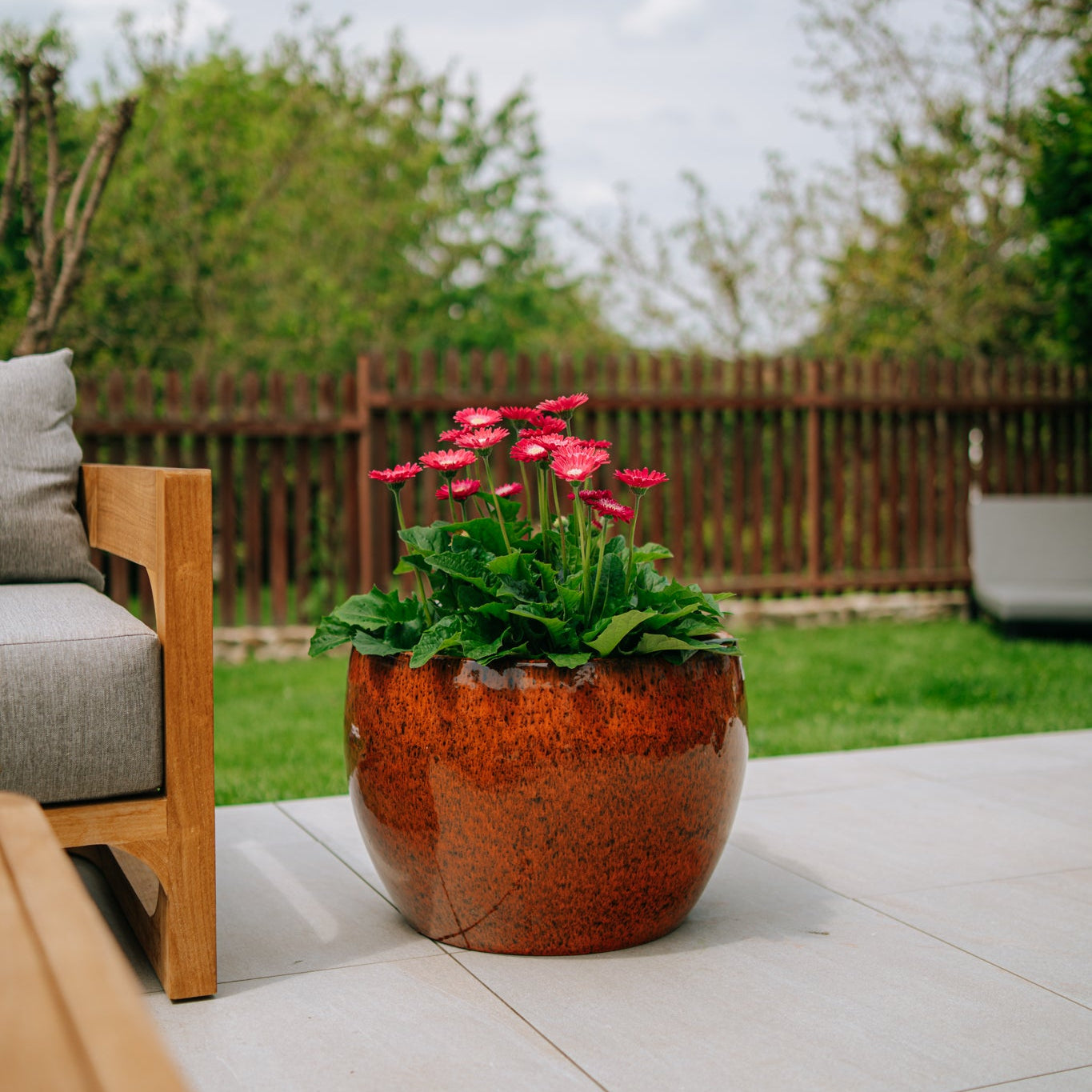 Keramicky květináč Romulus - Tropická oranžová