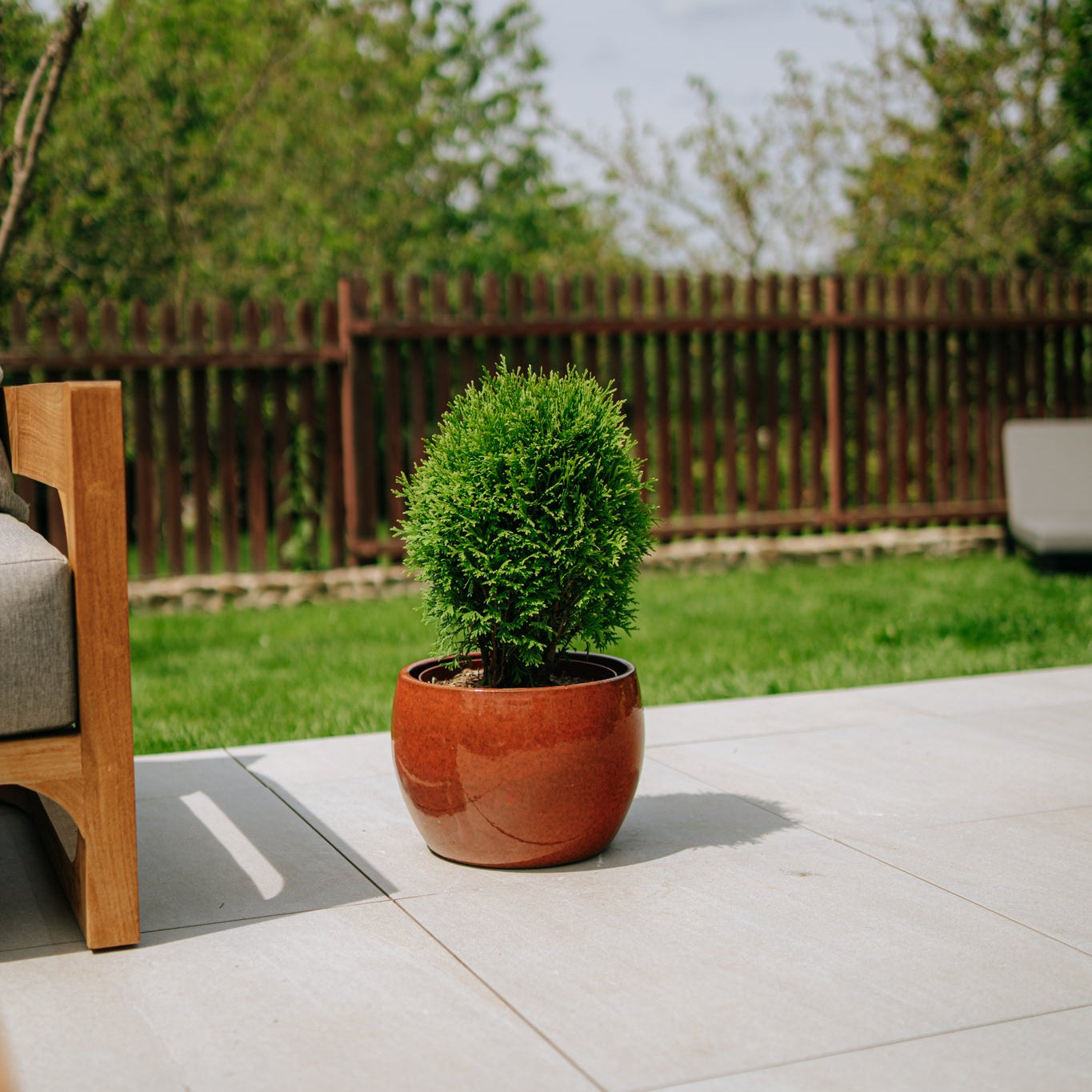 Doniczka ceramiczna Romulus - pomarańcza tropikalna