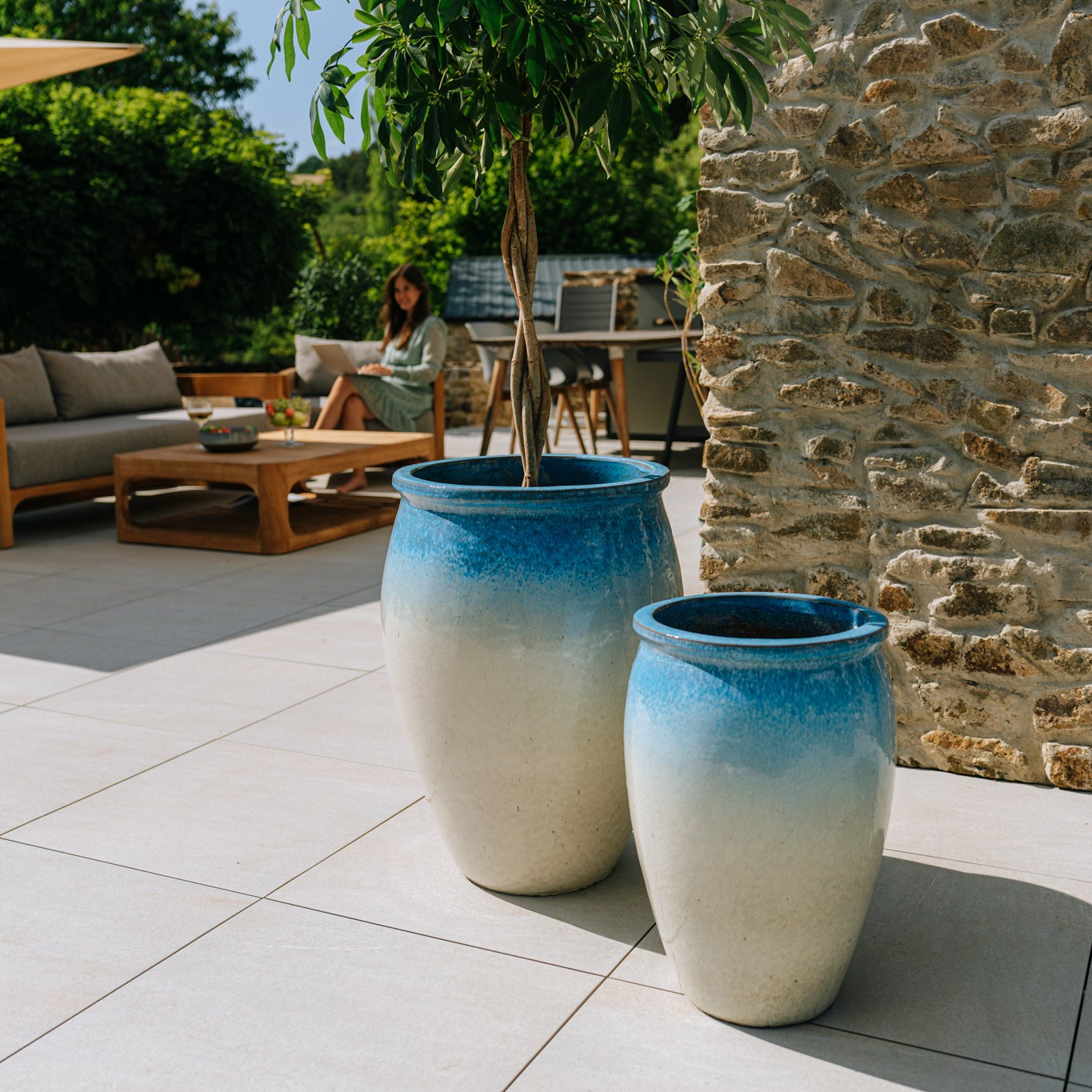 Doniczka ceramiczna BACCHUS - biało-niebieska