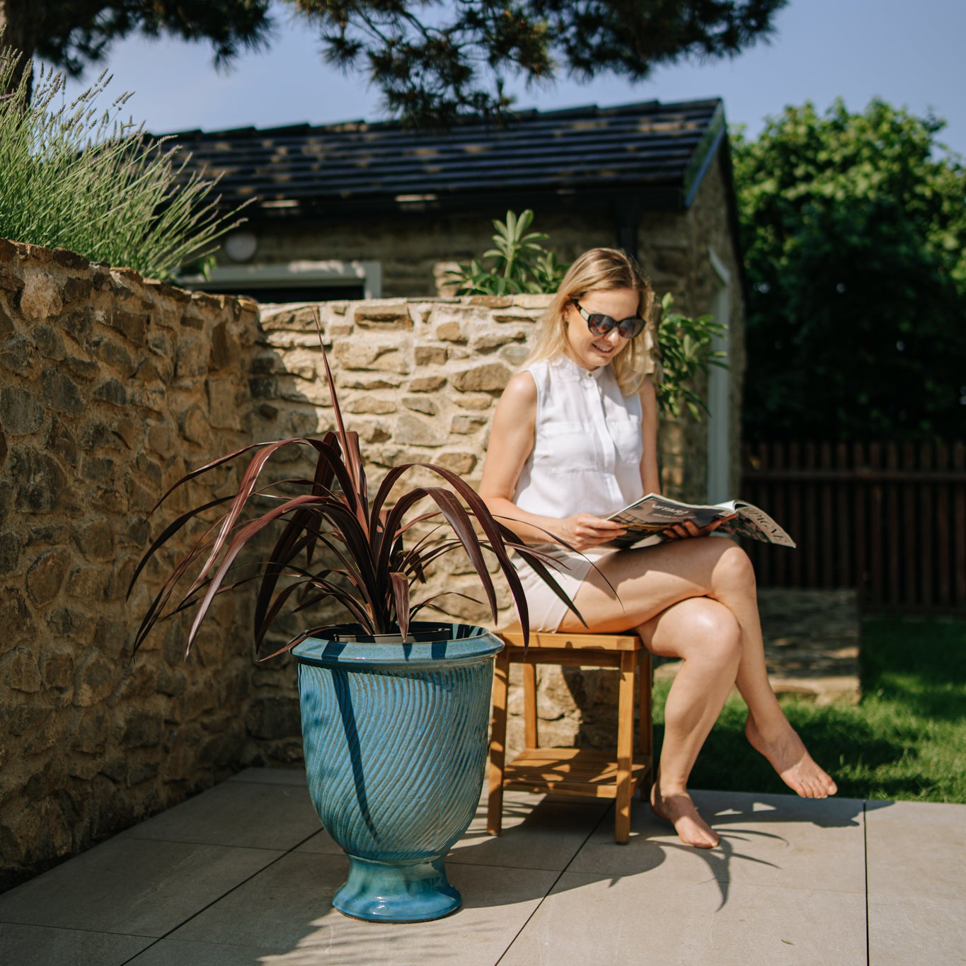 Provencelia MORGANE — doniczka ceramiczna ręcznie wykonywana, mrozoodporna