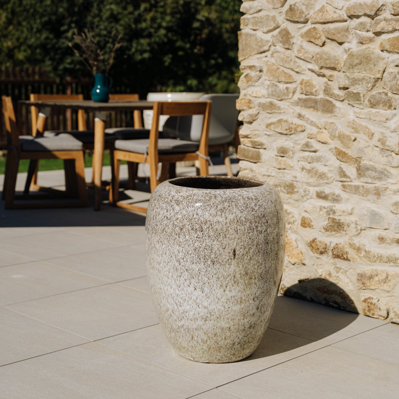 Ceramiczna doniczka Galiee - Biała w tygrysie wzory - Provencelia.cz