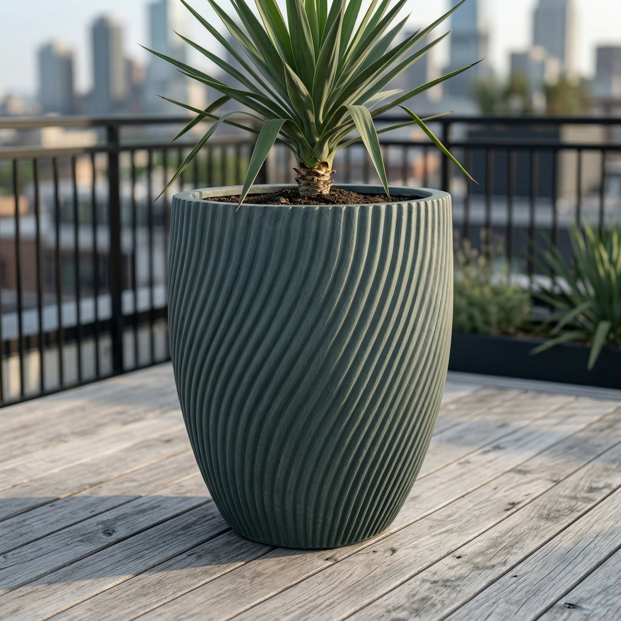 Betonový květináč Solstice - Tmavě zelená