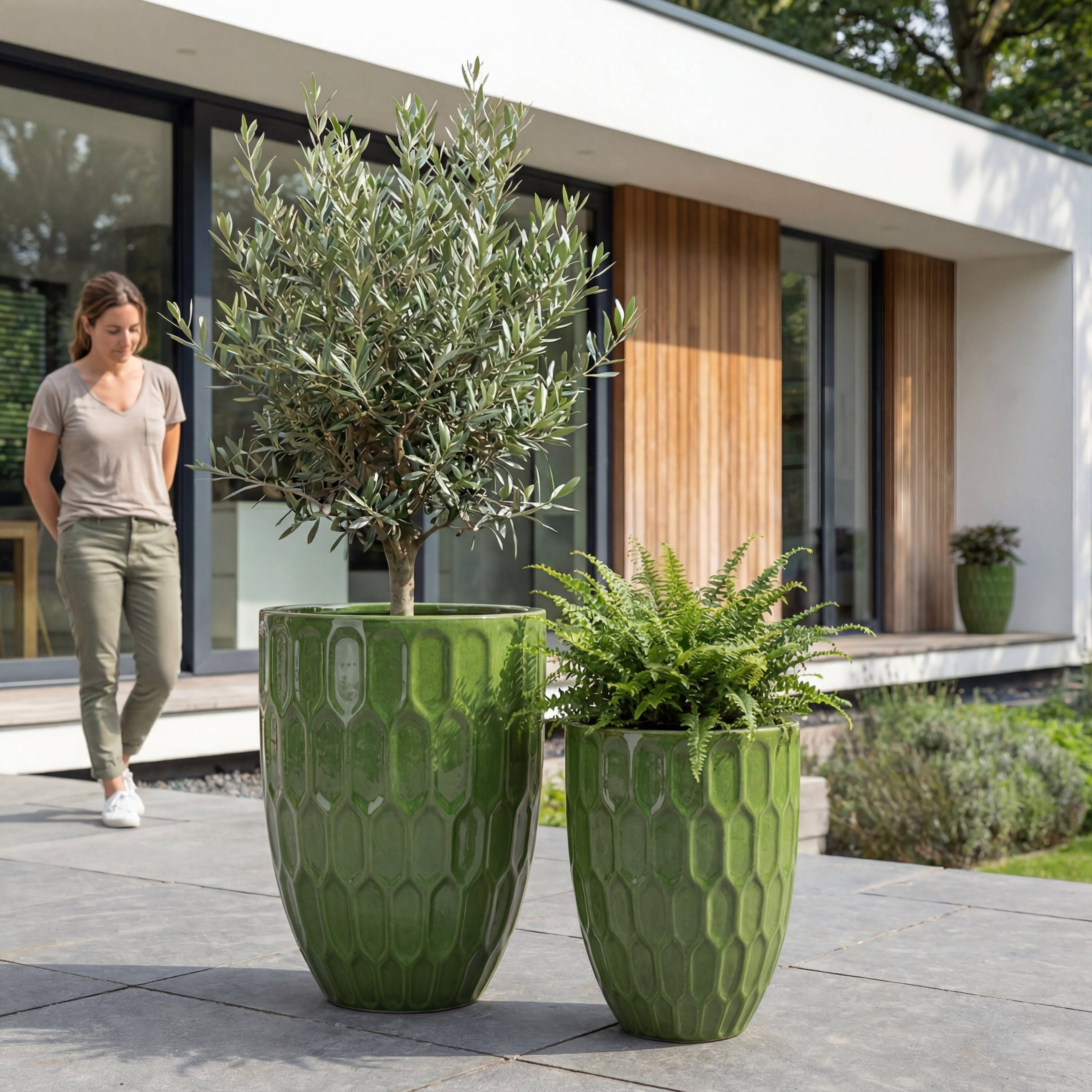 Stylový keramický květináč DAUDET v interiéru