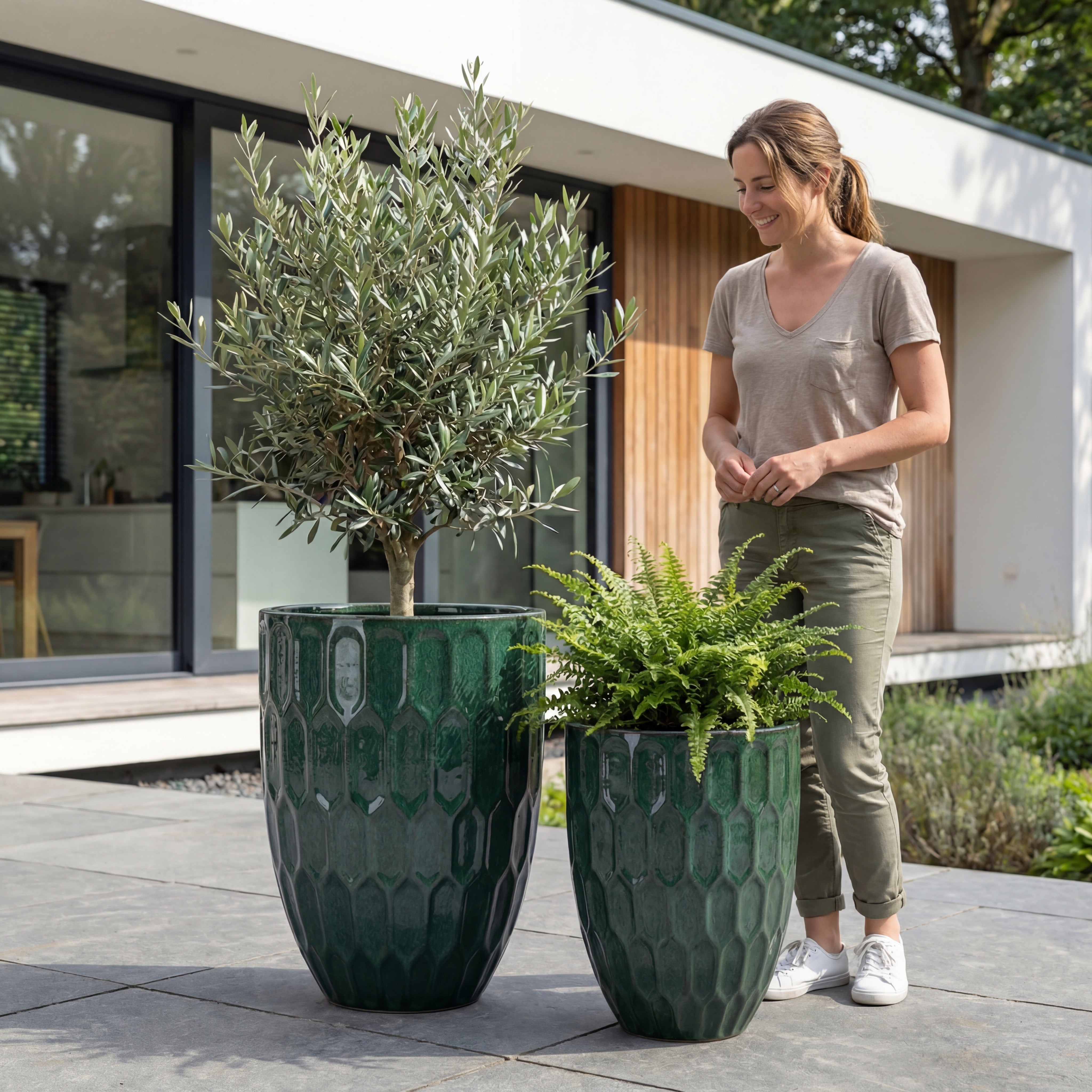 Stylový keramický květináč DAUDET v interiéru