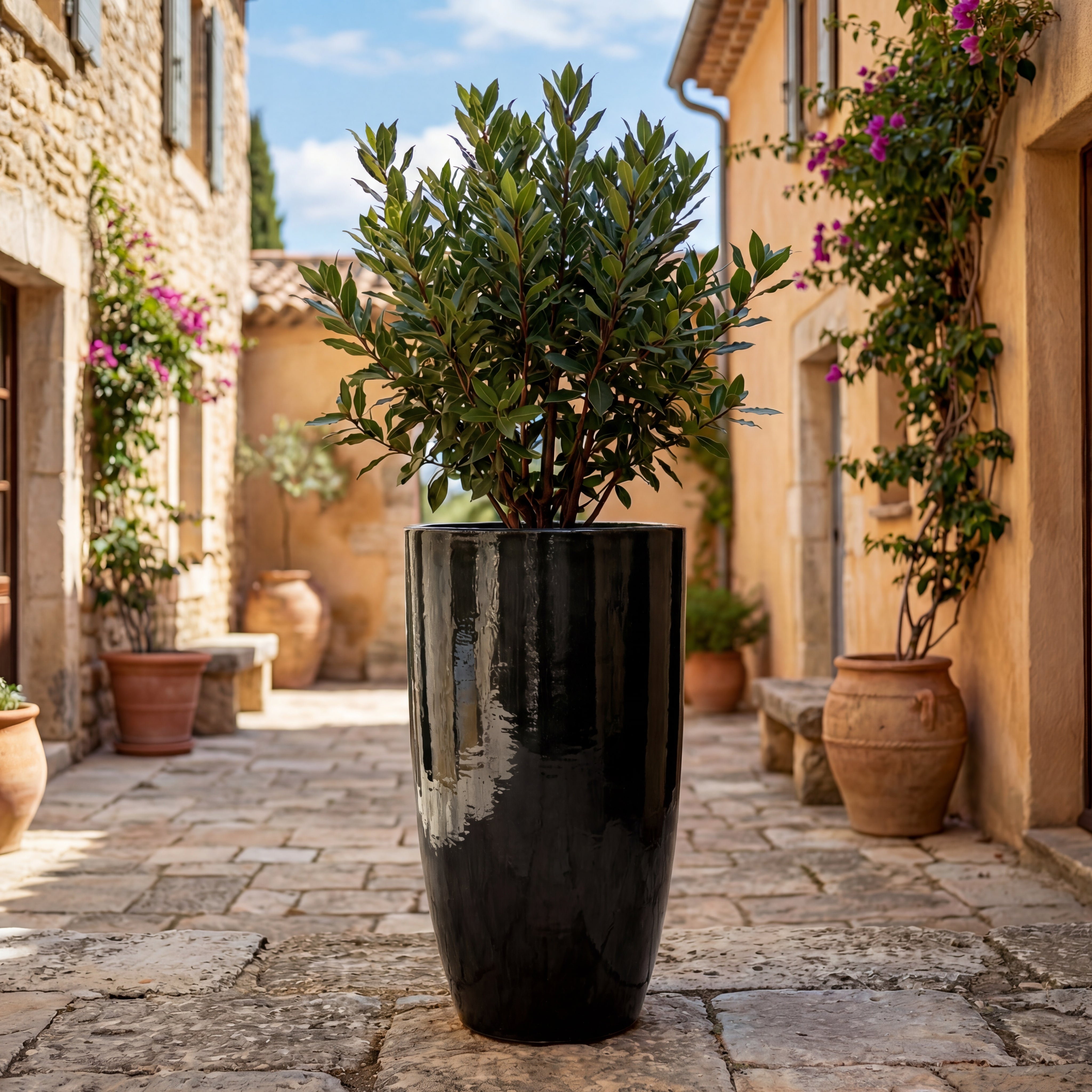 Stylový keramický květináč EIFFEL v interiéru