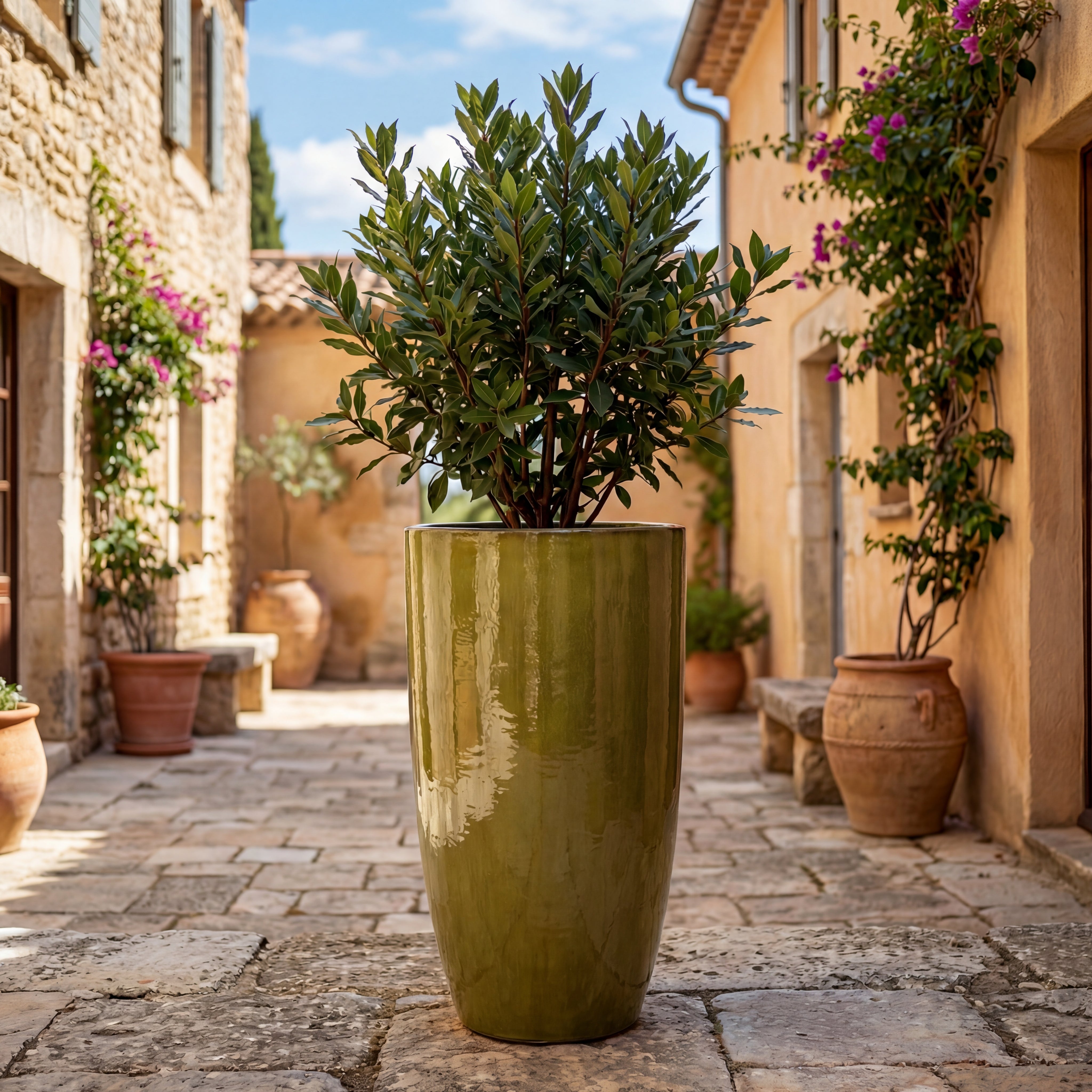 Stylový keramický květináč EIFFEL v interiéru