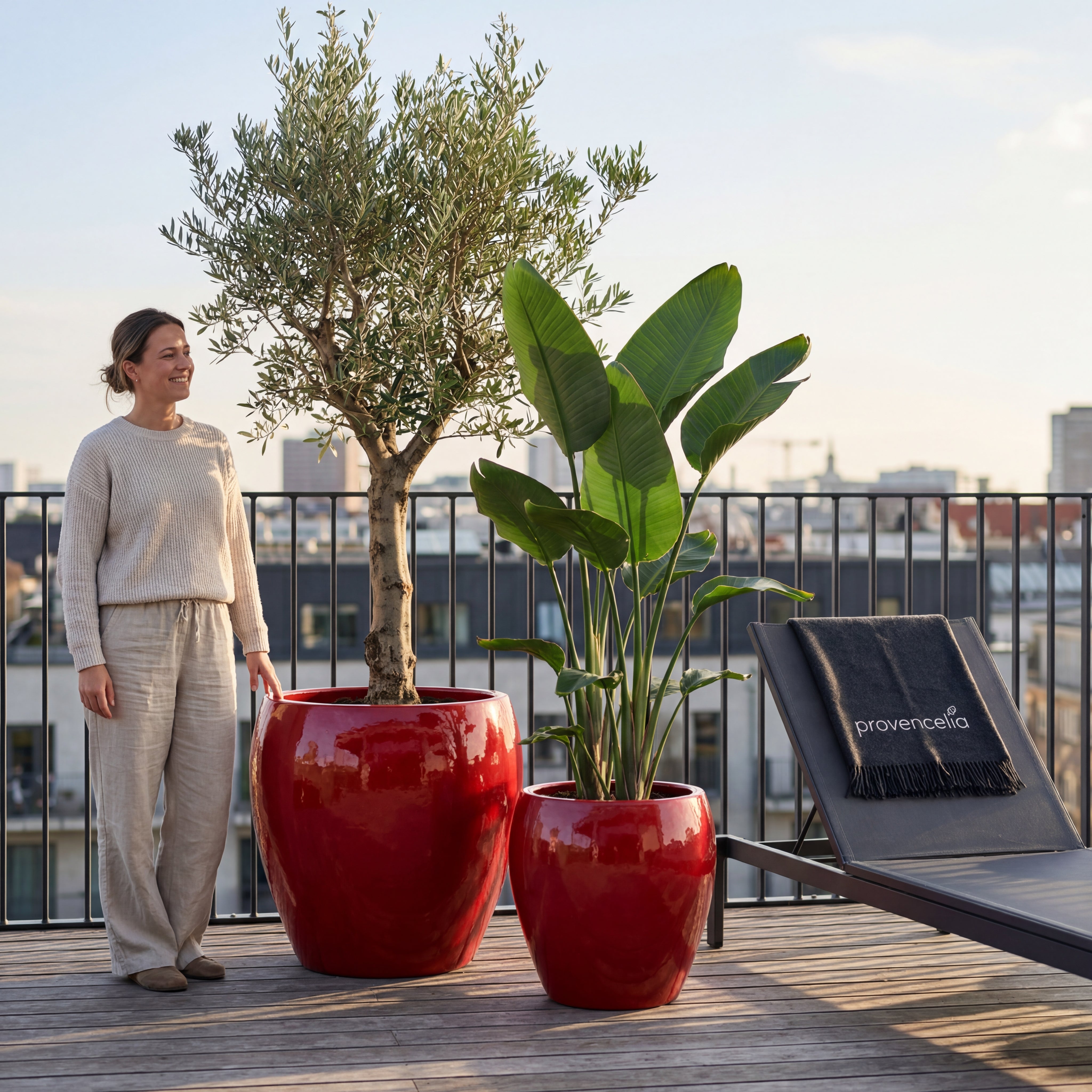Stylový keramický květináč LAFONTAINE v interiéru