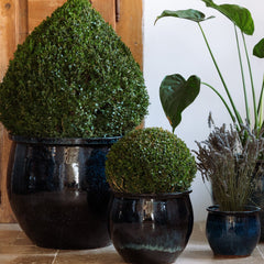 Ceramiczna doniczka Newton - lodowo-niebieski