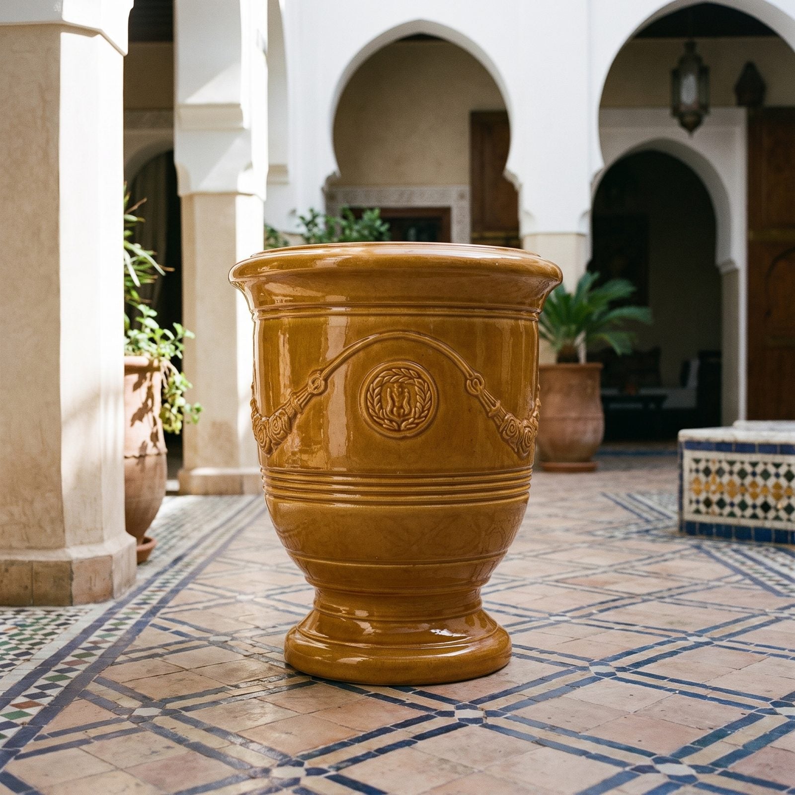 RICHELIEU Miodowa na dziedzińcu riadu w Marrakeszu